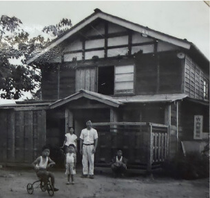 創業者自宅兼工場(1957年頃)