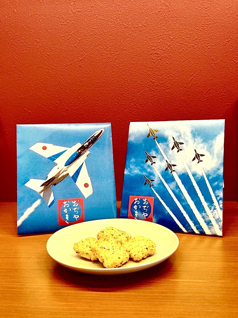 ブルーインパルス特別限定「おぢやおかき」を新発売しました。